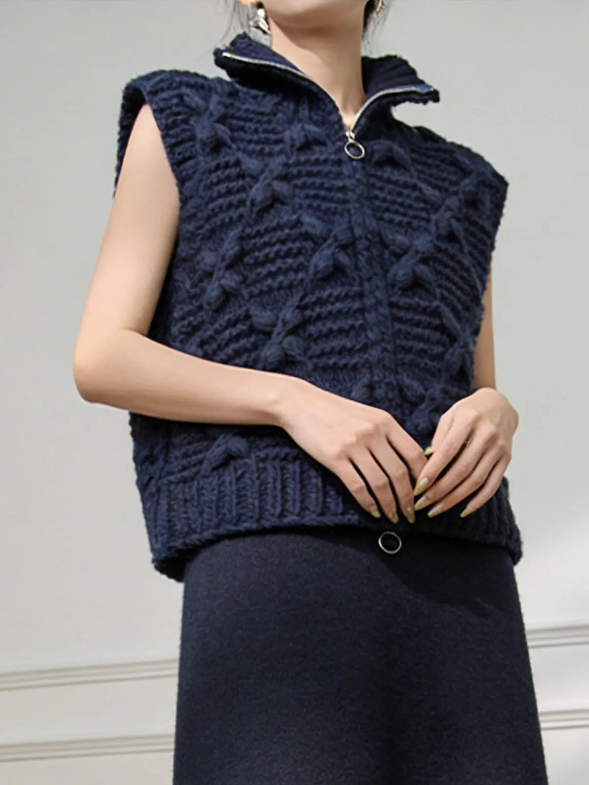 Vintage hand woven thick needle vest women's stand up collar zipper sweater vest gentle style versatile sleeveless knit sweater
Vintage hand woven thick needle vest women's stand up collar zipper sweater vest gentle style versatile sleeveless knit sweater