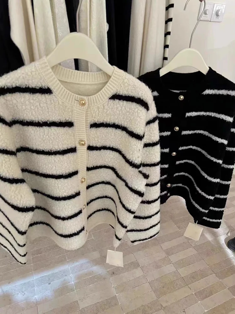 Retro Korean Striped Knit Sweater Coat Women's Autumn Winter Loose Fit Long Sleeve Top Outerwear with Particle Sensation
Retro Korean Striped Knit Sweater Coat Women's Autumn Winter Loose Fit Long Sleeve Top Outerwear with Particle Sensation