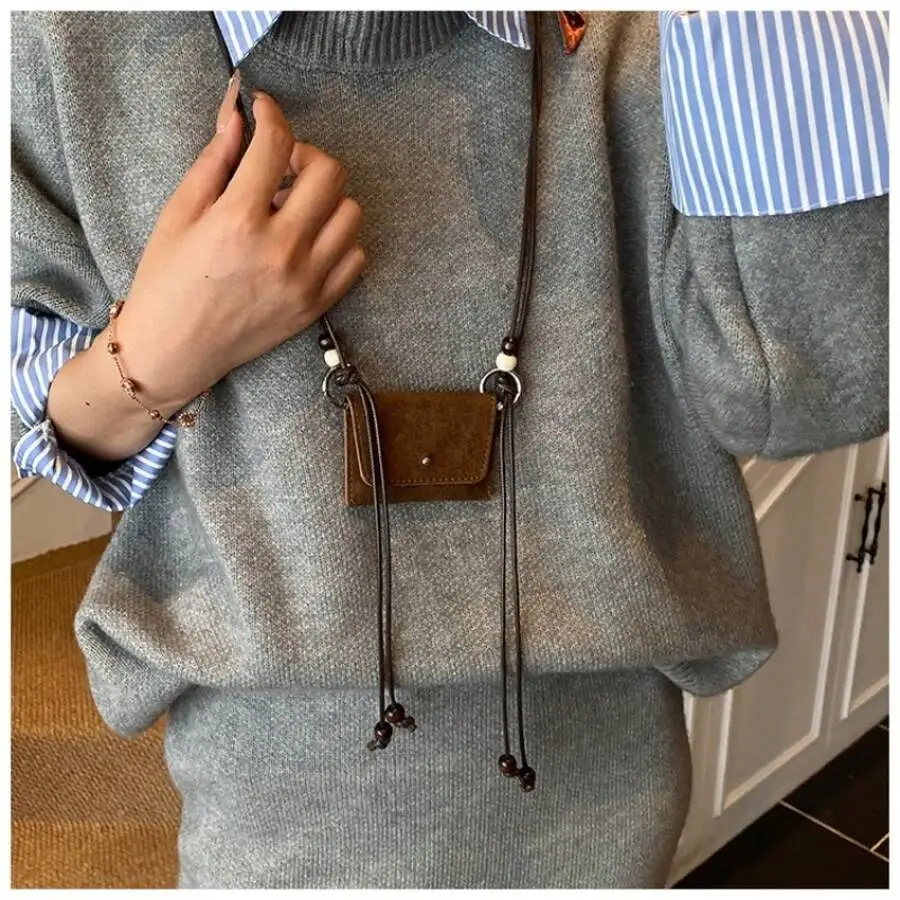 Womens Vintage Mini Square Crossbody Bag With Detachable Strap And Buckle Closure
Womens Vintage Mini Square Crossbody Bag With Detachable Strap And Buckle Closure