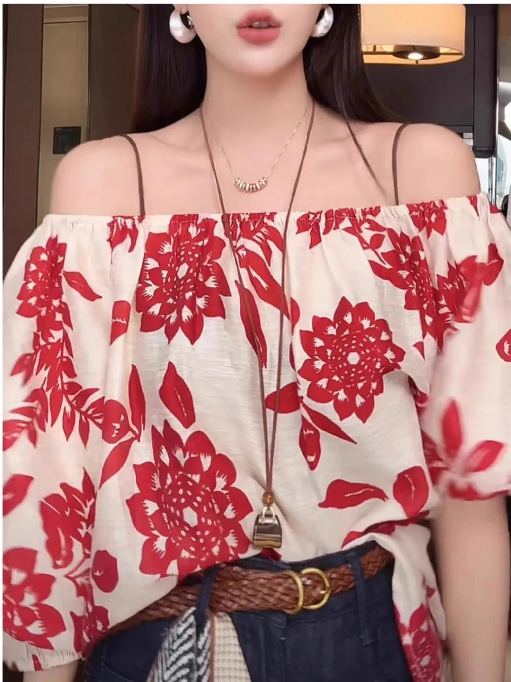 Retro Temperament Floral One Shoulder Short Sleeved Women'S Summer High-End Design Sense Niche Loose Slimming Top
Retro Temperament Floral One Shoulder Short Sleeved Women'S Summer High-End Design Sense Niche Loose Slimming Top