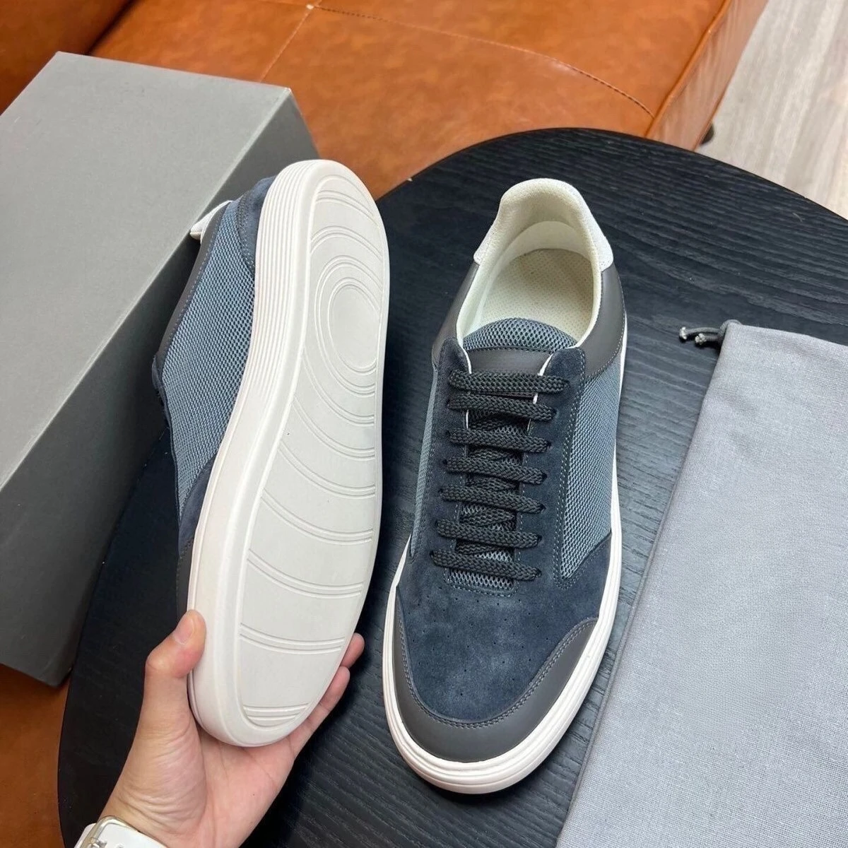 2026 Advanced men's casual board shoes, leather suede breathable mesh lace up sneakers, luxurious and fashionable
2026 Advanced men's casual board shoes, leather suede breathable mesh lace up sneakers, luxurious and fashionable