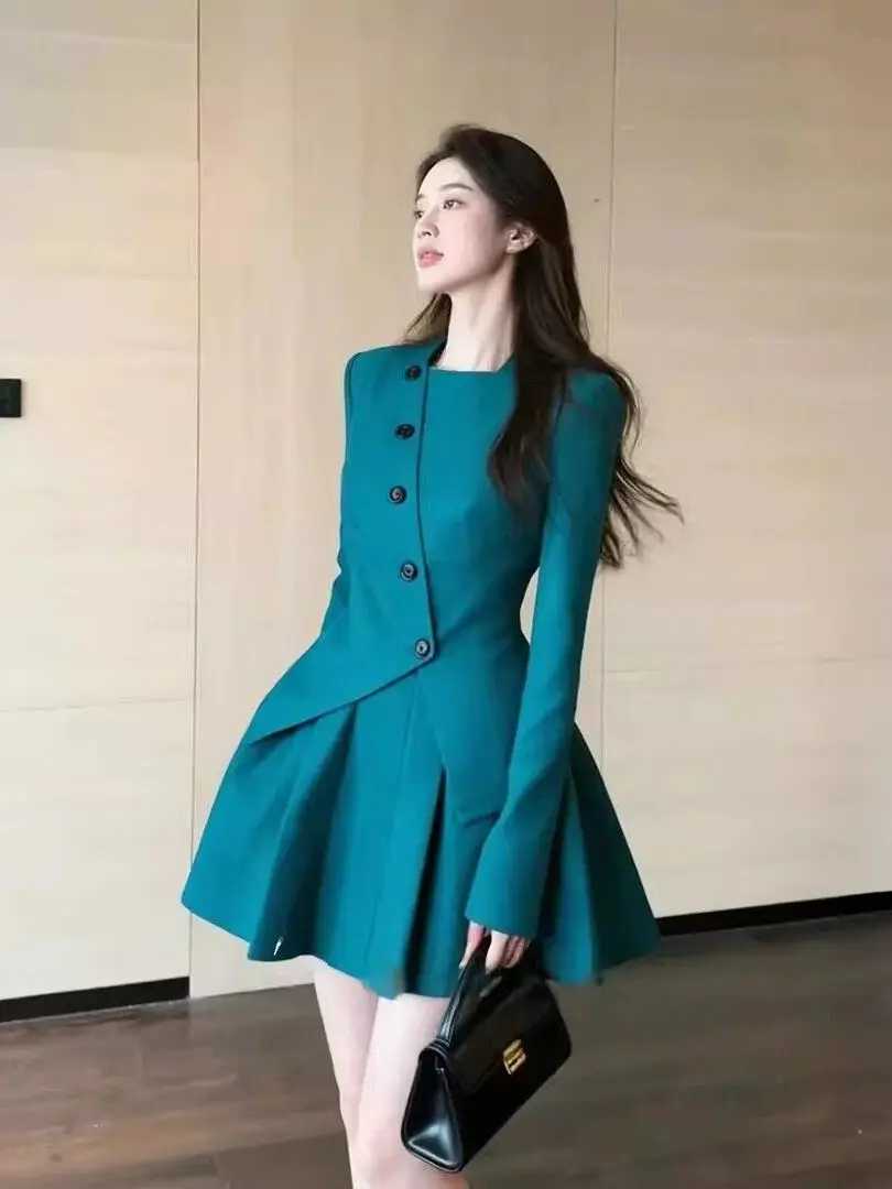 Spring Fashion plus Size Set Irregular Waistcoat Pleated Short Skirt Unique High Fashion Ensemble Women's Casual Wear Polyester
Spring Fashion plus Size Set Irregular Waistcoat Pleated Short Skirt Unique High Fashion Ensemble Women's Casual Wear Polyester