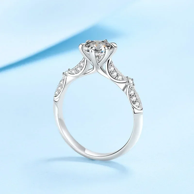 Luxury 1 Ct Moissanite Diamond Six Claw Setting Rings for Women, Pt950 Platinum Sparkling Wedding Rings Fine Jewelry Girl Gifts
Luxury 1 Ct Moissanite Diamond Six Claw Setting Rings for Women, Pt950 Platinum Sparkling Wedding Rings Fine Jewelry Girl Gifts