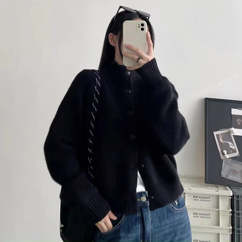 Pure cashmere stand-up collar cardigan coat, autumn and winter pure color half high collar long sleeve sweater coat, women's tem
Pure cashmere stand-up collar cardigan coat, autumn and winter pure color half high collar long sleeve sweater coat, women's tem