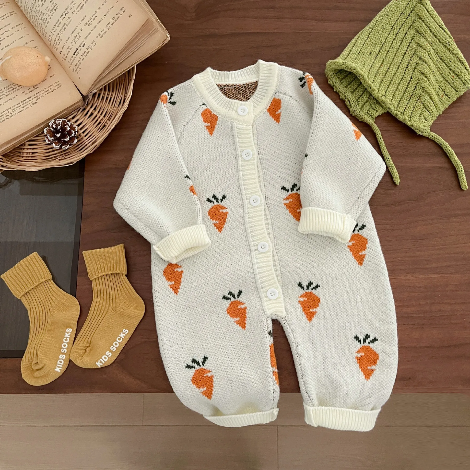 Infant Autumn Rompers 2025 New Spring Korean Fashionable Casual Daily Carrot Print Knitted Bodysuits Newborn Boys Girls Clothes
Infant Autumn Rompers 2025 New Spring Korean Fashionable Casual Daily Carrot Print Knitted Bodysuits Newborn Boys Girls Clothes
