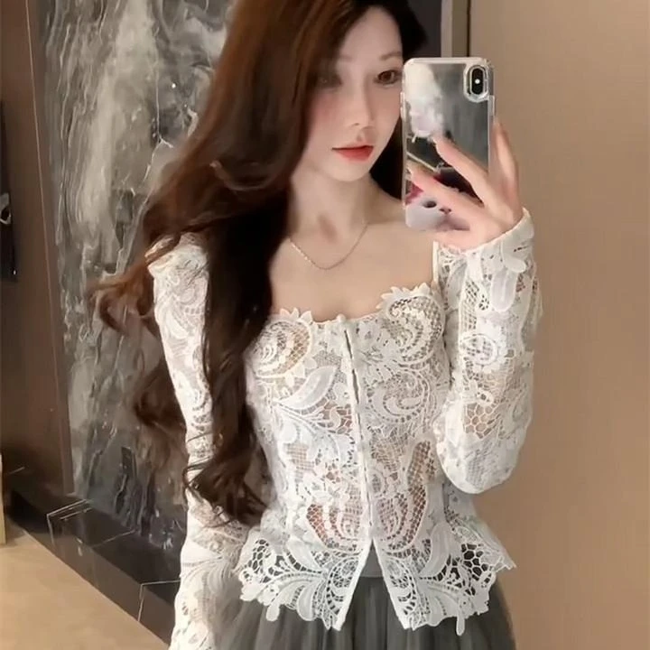 Женская элегантная футболка в европейском стиле с квадратным вырезом, кружевными вставками и длинными рукавами, приталенная, дизайнерская, асимметричная
Женская элегантная футболка в европейском стиле с квадратным вырезом, кружевными вставками и длинными рукавами, приталенная, дизайнерская, асимметричная