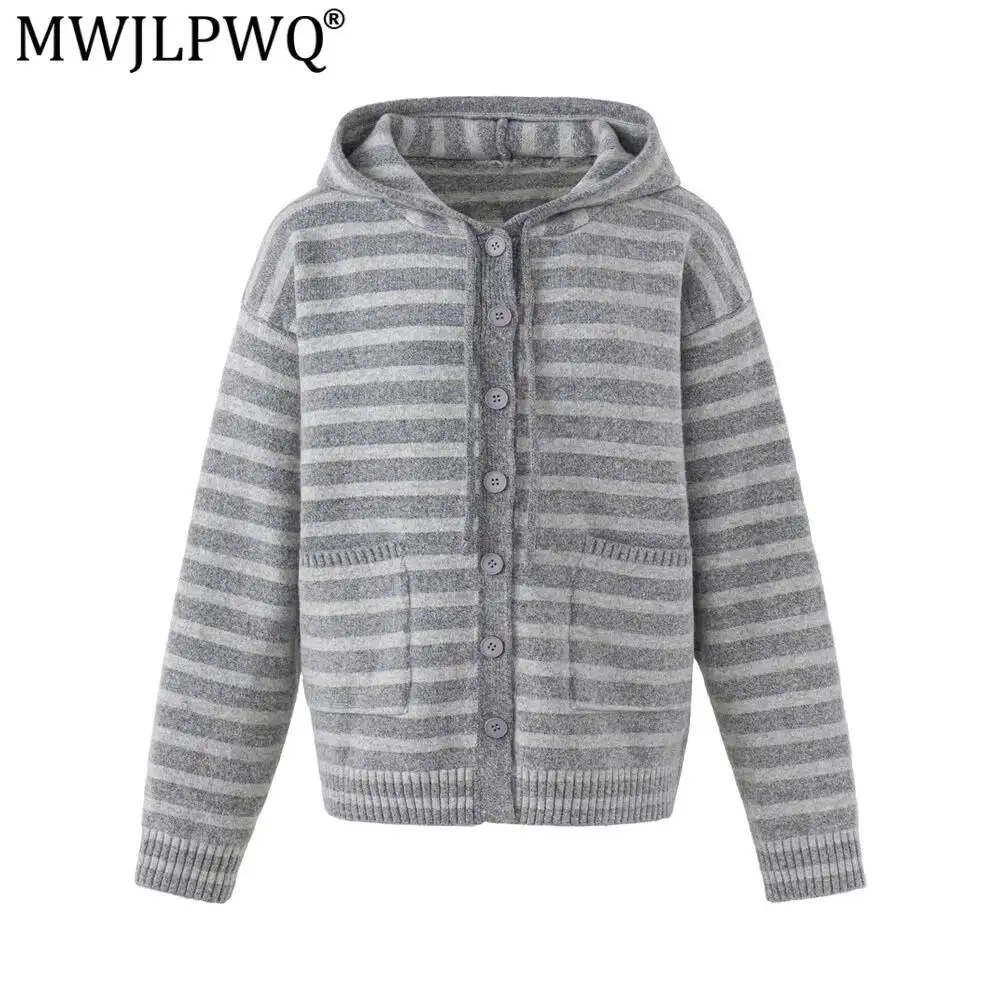MWJLPWQ American Retro Striped Hooded Sweater For Men Autumn Winter Style Trendy Loose Casual Buttoned Knit Coats Chic 17355
MWJLPWQ American Retro Striped Hooded Sweater For Men Autumn Winter Style Trendy Loose Casual Buttoned Knit Coats Chic 17355