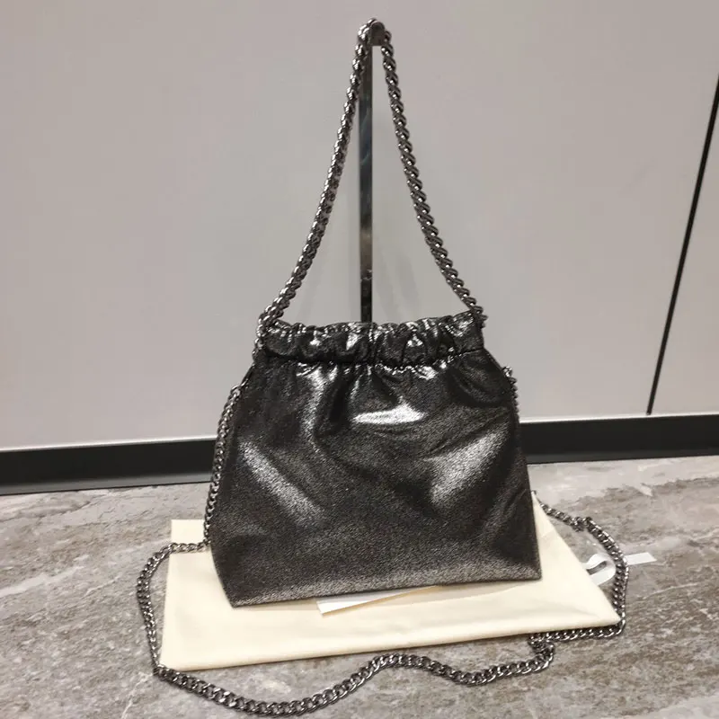 Drawstring Tote Bag Luxury Chain Handbag Shoulder Underarm Bag Large Capacity Shopping Bag Casual Fashion Women
Drawstring Tote Bag Luxury Chain Handbag Shoulder Underarm Bag Large Capacity Shopping Bag Casual Fashion Women