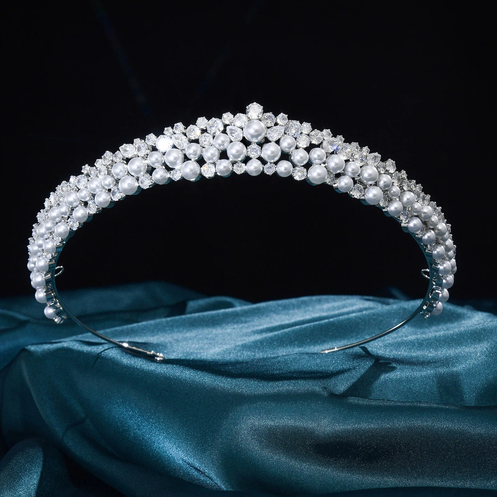 Princess Crown For Women Luxury Zirconia Pearl Bridal Tiara Crown For Quinceanera Party Wedding Bride Hair Jewelry Headdress
Princess Crown For Women Luxury Zirconia Pearl Bridal Tiara Crown For Quinceanera Party Wedding Bride Hair Jewelry Headdress