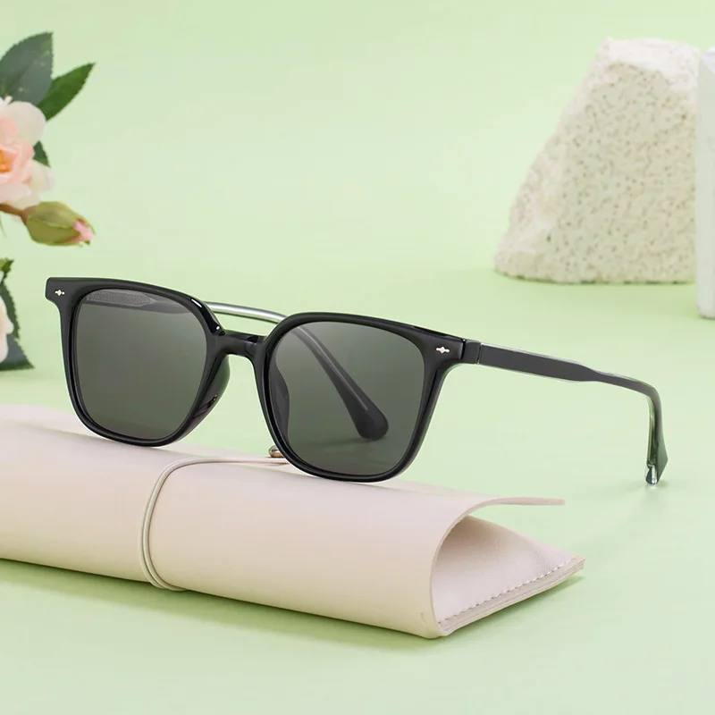 Retro Square Women Sunglasses Fashion Rivets Decoration Men Punk Driving Sun Glasses Shades UV400
Retro Square Women Sunglasses Fashion Rivets Decoration Men Punk Driving Sun Glasses Shades UV400