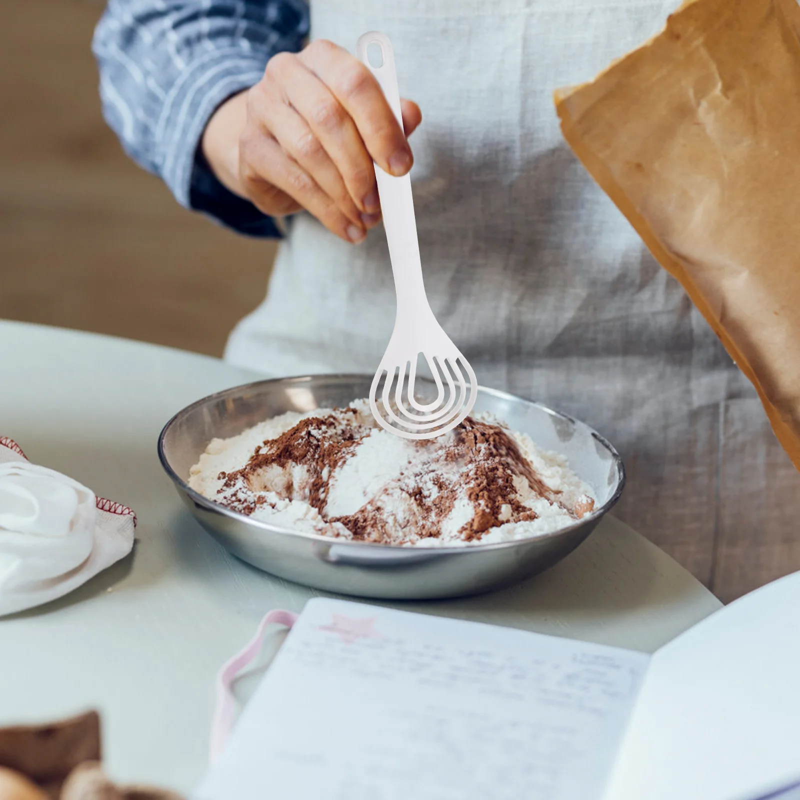 2Pcs Egg Whisk Set Plastic Baking Mixers Ergonomic Handheld Mini Dough Mixers Practical Kitchen Tools for Whipping
2Pcs Egg Whisk Set Plastic Baking Mixers Ergonomic Handheld Mini Dough Mixers Practical Kitchen Tools for Whipping