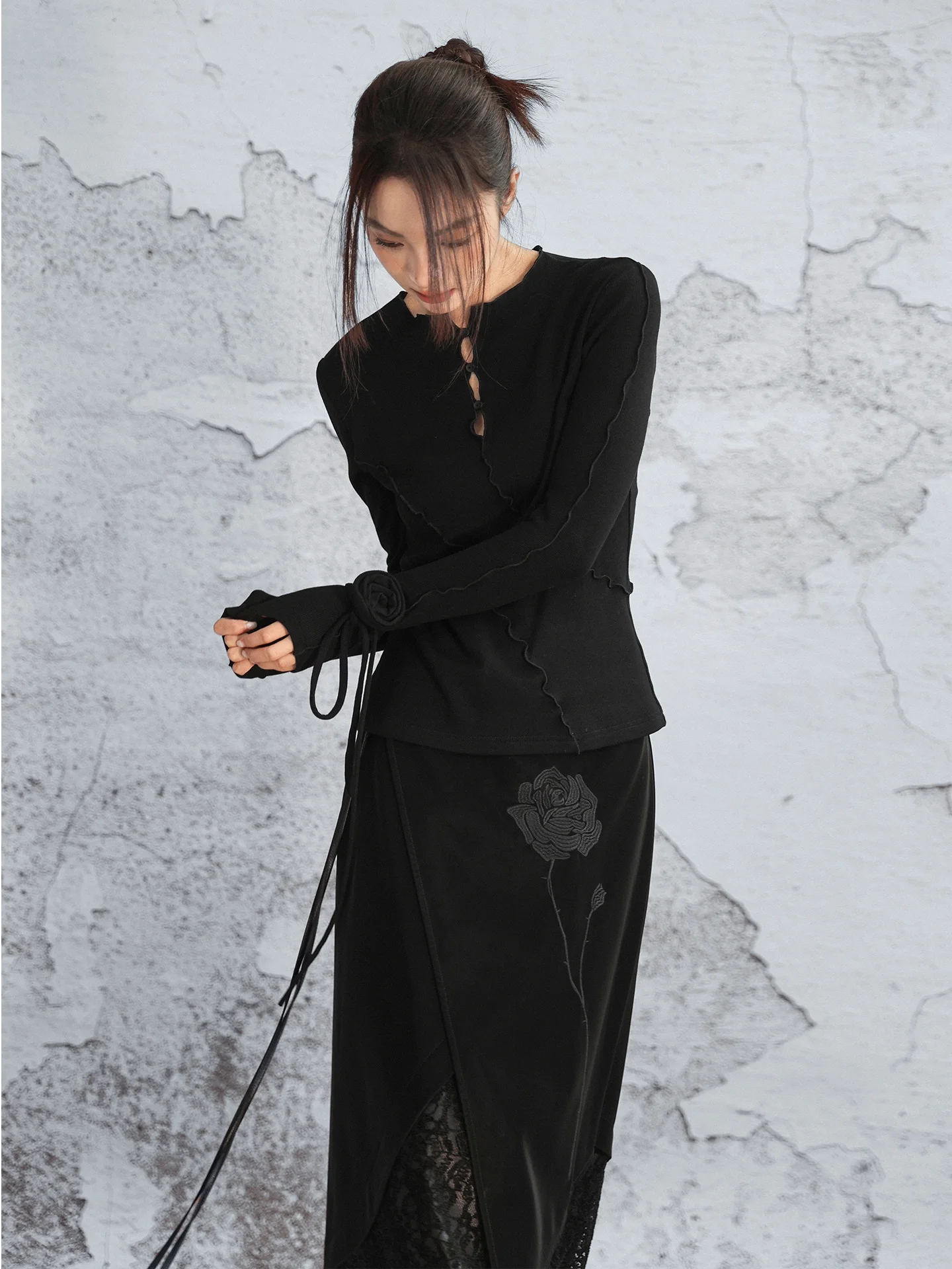 Женский вязаный топ с вырезами, на флисовой подкладке, облегающий, с узором в виде роз, для повседневной носки, с круглым вырезом, длинными рукавами, мягкий, с V-образным вырезом, трикотажный.
Женский вязаный топ с вырезами, на флисовой подкладке, облегающий, с узором в виде роз, для повседневной носки, с круглым вырезом, длинными рукавами, мягкий, с V-образным вырезом, трикотажный.