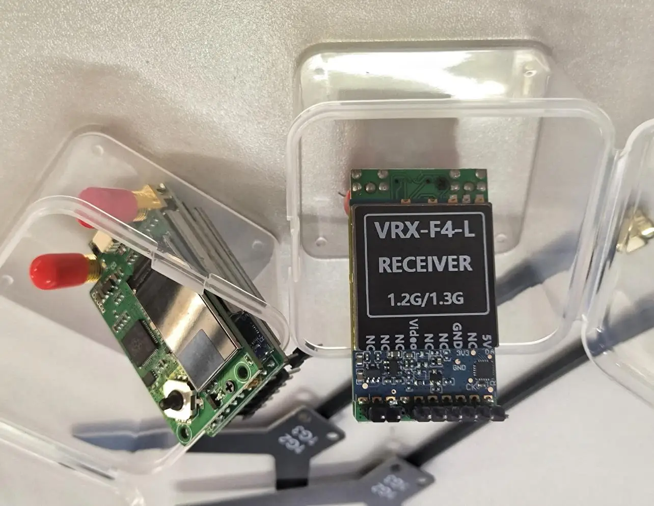 VRX 1.2GHz 1.3GHz FPV VRX 1.2G 1.3G 9CH FPV Video Receiver Module Compatible with Fatshark, SKYZONE, DJI V1/V2 Drone Goggles
VRX 1.2GHz 1.3GHz FPV VRX 1.2G 1.3G 9CH FPV Video Receiver Module Compatible with Fatshark, SKYZONE, DJI V1/V2 Drone Goggles