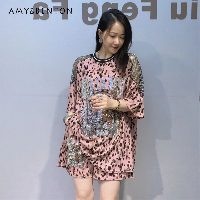 Cool Oversized Suit Women's Summer Two Piece Set Chiffon Off Shoulder Raglan Short Sleeves Heavy Craft Rhinestone Shorts Outfit
Cool Oversized Suit Women's Summer Two Piece Set Chiffon Off Shoulder Raglan Short Sleeves Heavy Craft Rhinestone Shorts Outfit