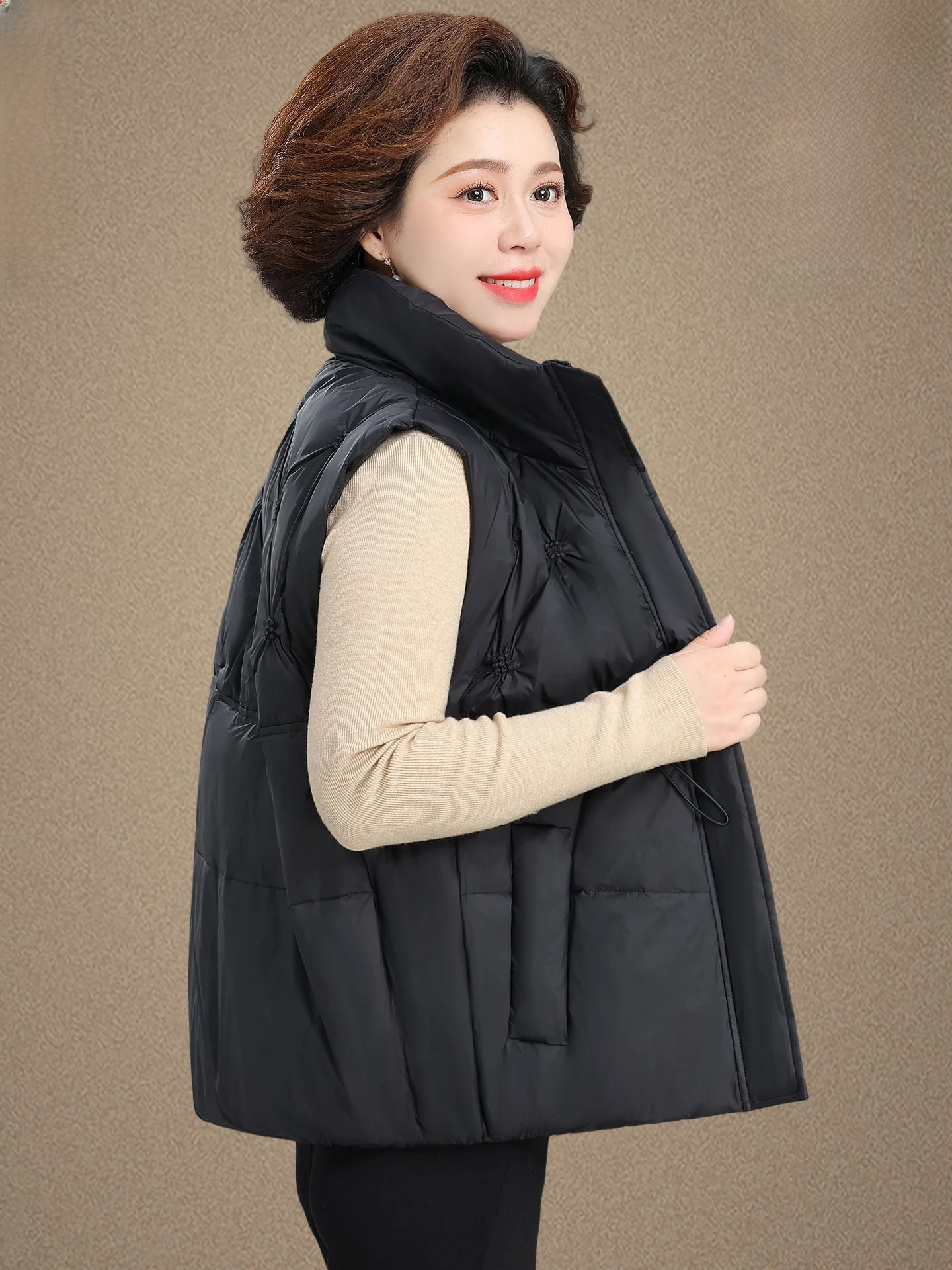 Warm Thiened down Vest Coat for Women Autumn Winter Faion Outerwear ly Ladies Faionable ort Sle with kets
Warm Thiened down Vest Coat for Women Autumn Winter Faion Outerwear ly Ladies Faionable ort Sle with kets