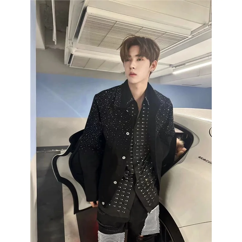 Весенняя блестящая мужская джинсовая куртка Bupaidui: приталенный крой, стильный дизайн, эффектный и модный образ
Весенняя блестящая мужская джинсовая куртка Bupaidui: приталенный крой, стильный дизайн, эффектный и модный образ