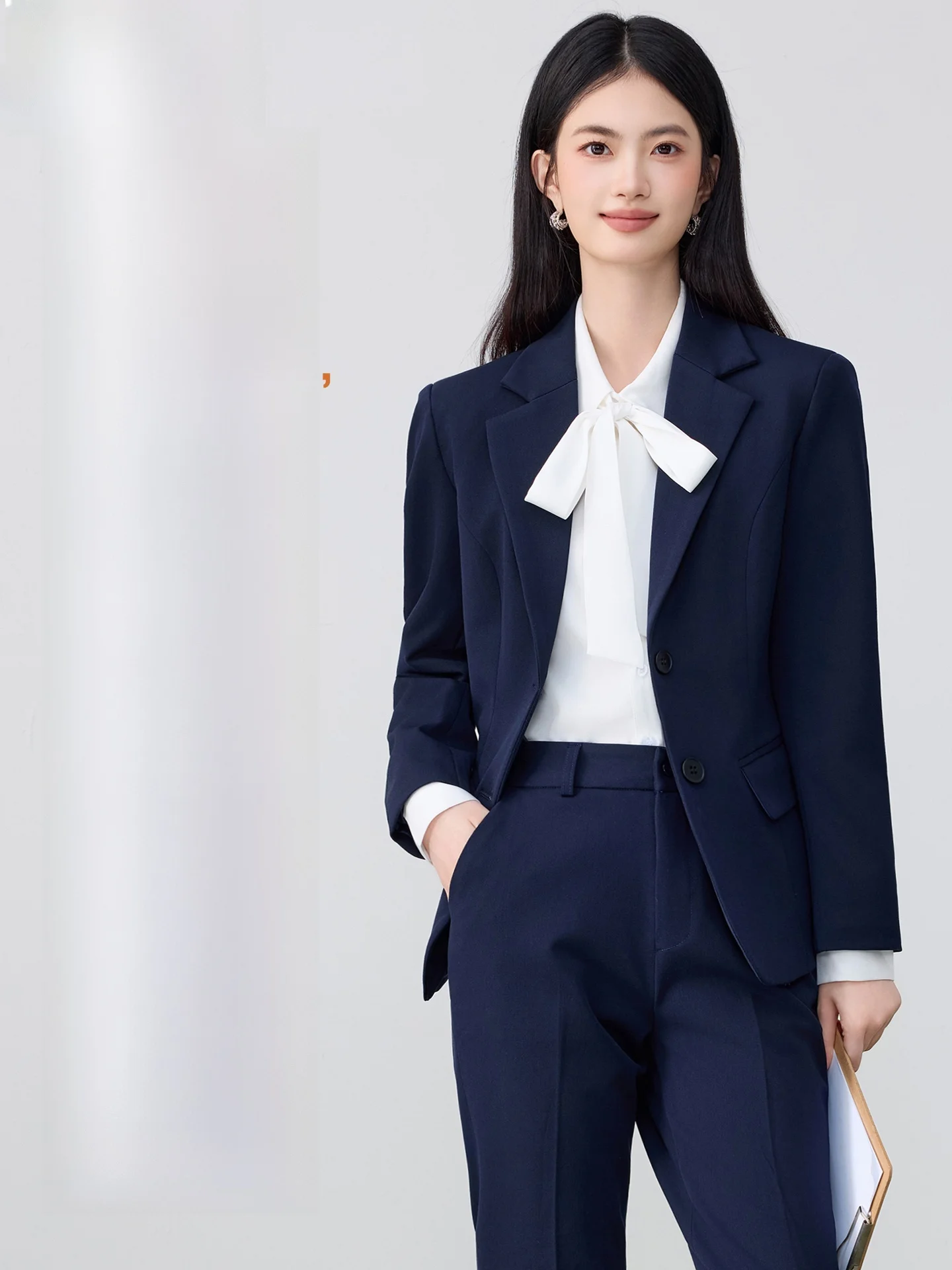 Кобальтово-синий женский пиджак для офиса, деловых встреч и собеседований, из дышащего полиэстера, с длинными рукавами
Кобальтово-синий женский пиджак для офиса, деловых встреч и собеседований, из дышащего полиэстера, с длинными рукавами