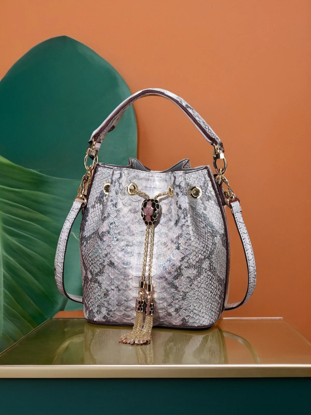 Luxury Python Skin Women's Bag Leather Buet oulder Crossbody Handbag Sli Briti Sle Casual Leisure Handbag
Luxury Python Skin Women's Bag Leather Buet oulder Crossbody Handbag Sli Briti Sle Casual Leisure Handbag