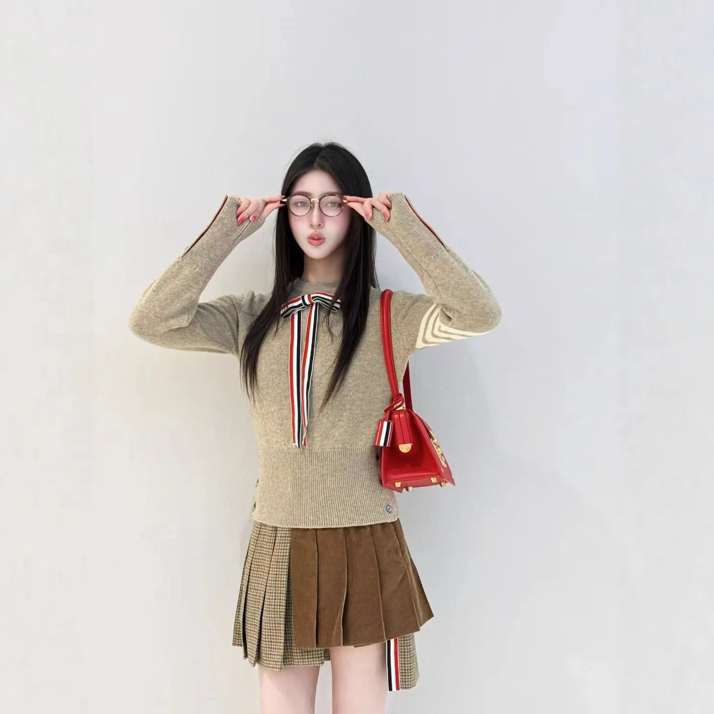 Осенне-зимний новый стиль: унисекс-свитер из шерсти с круглым вырезом, повседневный, модный, универсальный, парный дизайн, женский свитер
Осенне-зимний новый стиль: унисекс-свитер из шерсти с круглым вырезом, повседневный, модный, универсальный, парный дизайн, женский свитер