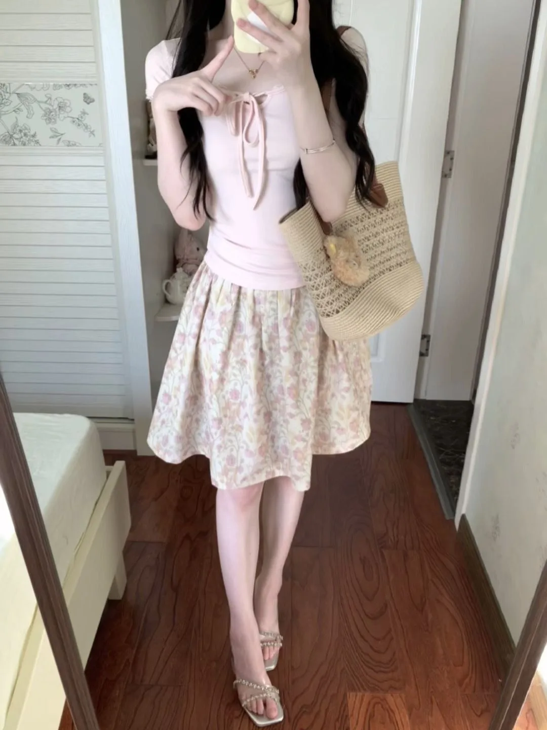 Sweet Style Lace Splice Short Sleeve T-Shirt And Floral Half Skirt Two-Piece Set for Women Breathable Lightweight Summer Outfit
Sweet Style Lace Splice Short Sleeve T-Shirt And Floral Half Skirt Two-Piece Set for Women Breathable Lightweight Summer Outfit