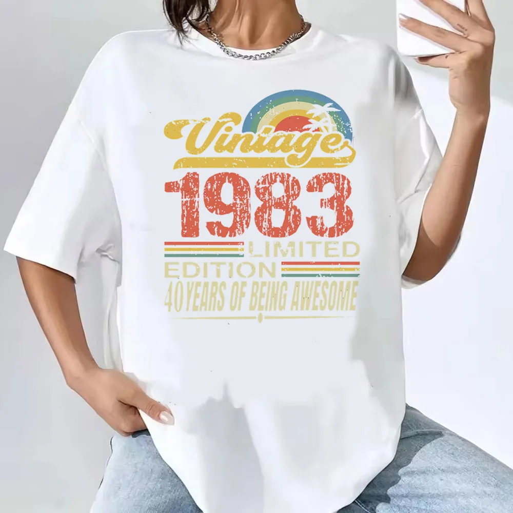Футболки с надписью 40 Ans, 40 лет, день рождения 1983 года, эстетичная корейская одежда для подростков, университетская одежда, женская поп-культура 80-х годов, красочные, 2000-е годы
Футболки с надписью 40 Ans, 40 лет, день рождения 1983 года, эстетичная корейская одежда для подростков, университетская одежда, женская поп-культура 80-х годов, красочные, 2000-е годы