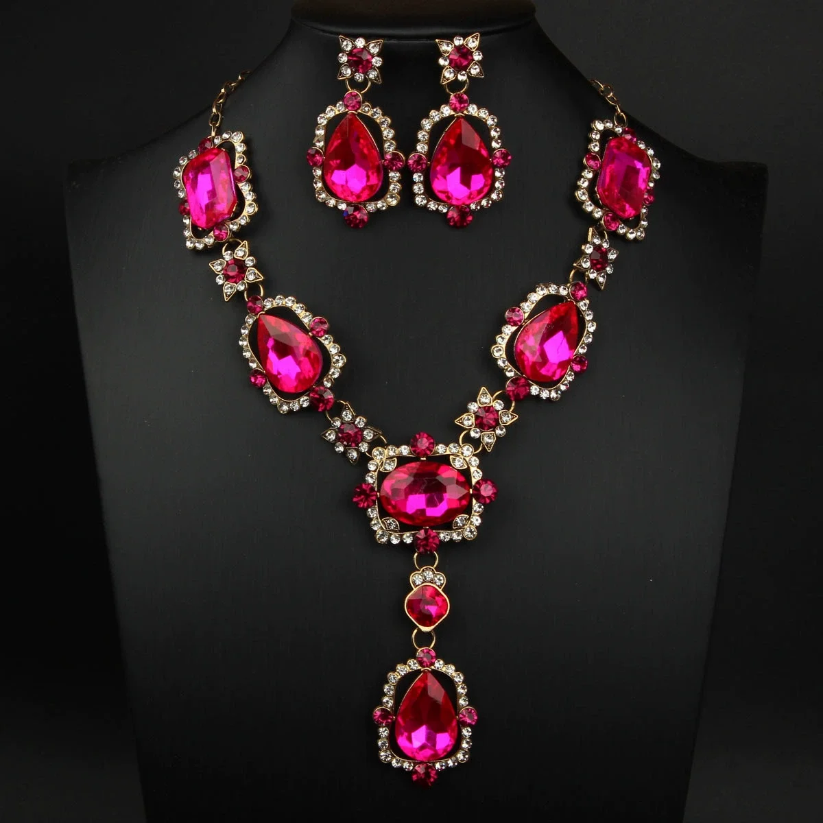 Fashionable full-diamond gemstone retro large glass crystal necklace and earrings set - women's personalized accessories
Fashionable full-diamond gemstone retro large glass crystal necklace and earrings set - women's personalized accessories