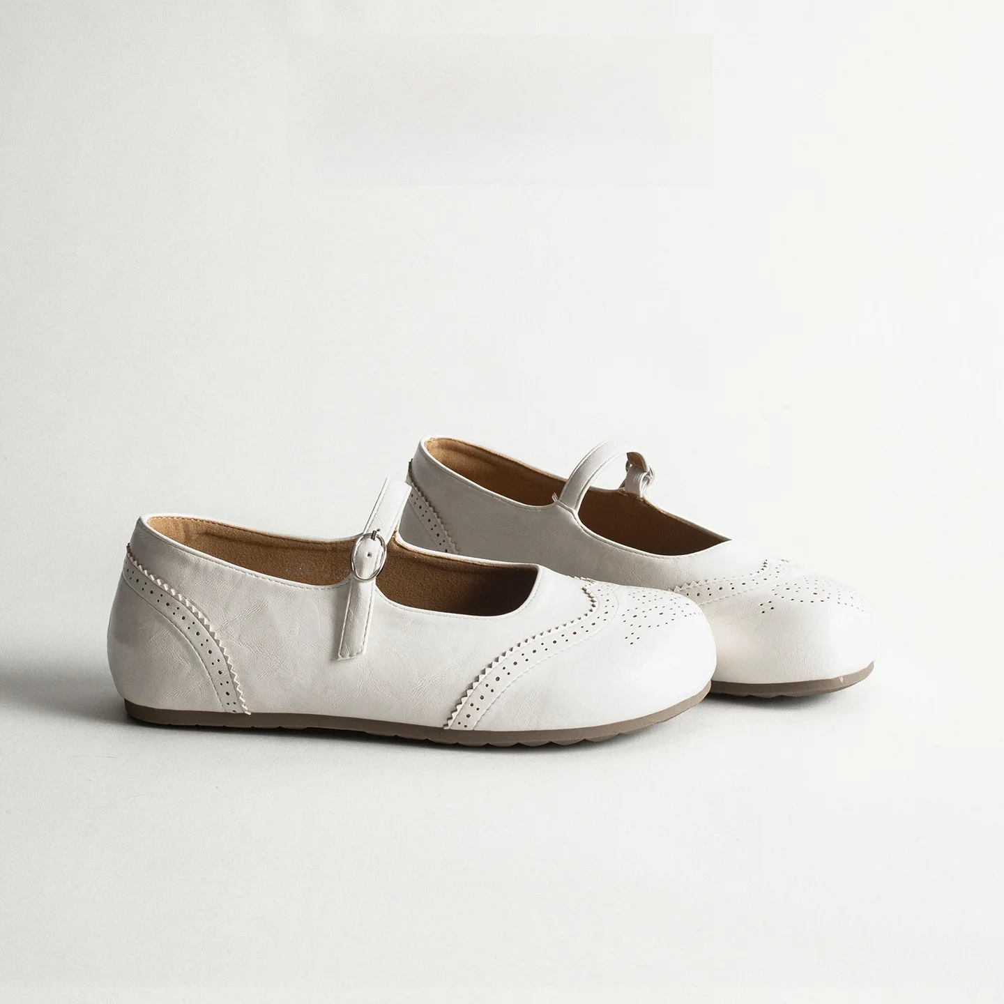 Leather Retro Flat Bottom Carved Mary Jane Ballet Shoes Women's New Style Buckle Casual Comfortable Leisure Single Shoes
Leather Retro Flat Bottom Carved Mary Jane Ballet Shoes Women's New Style Buckle Casual Comfortable Leisure Single Shoes