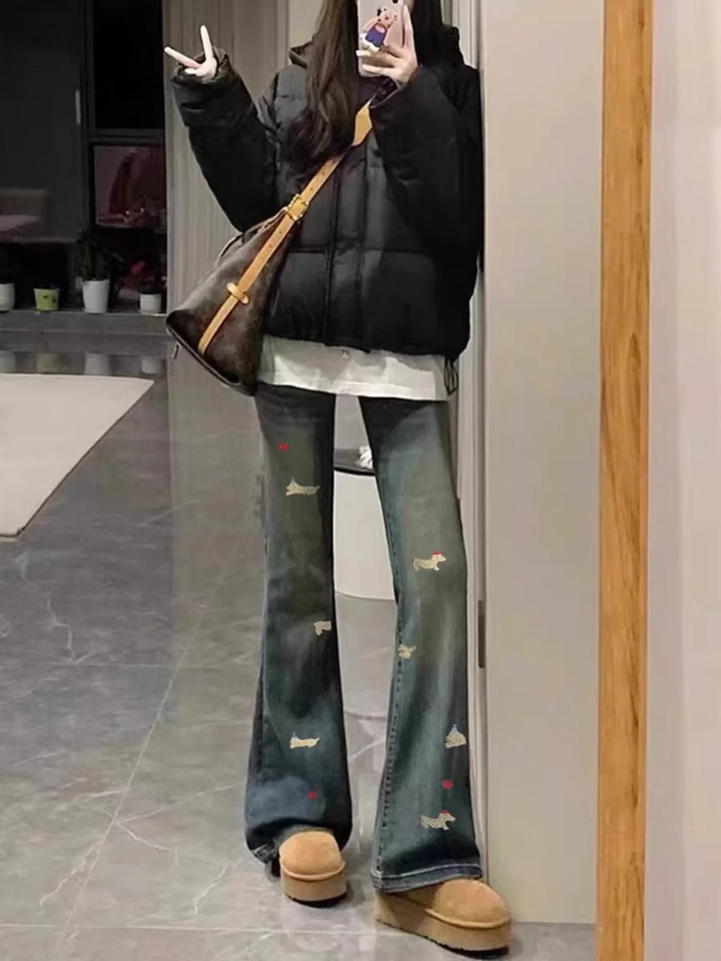 Ретро-джинсы с вышивкой, расклешенные, с высокой талией, эластичные, утягивающие, в стиле «рогатые брюки», для полных женщин, повседневная одежда, зимний сезон
Ретро-джинсы с вышивкой, расклешенные, с высокой талией, эластичные, утягивающие, в стиле «рогатые брюки», для полных женщин, повседневная одежда, зимний сезон