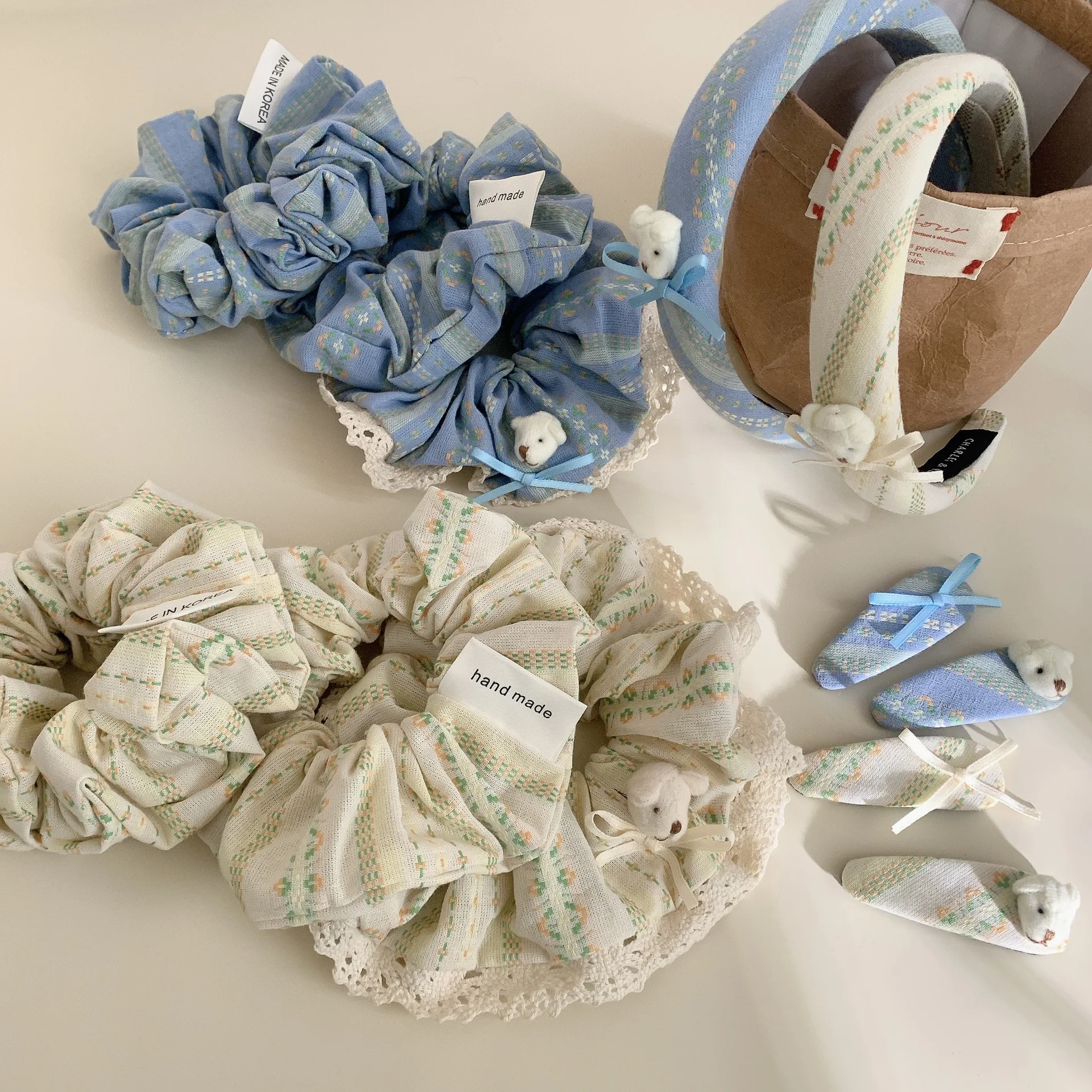 Ins Hot Sale Small Fresh Floral Fabric Hair Clip Cute Artistic Hair Circle Lace Elastic Hair Cord Head Rope Hair Accessories
Ins Hot Sale Small Fresh Floral Fabric Hair Clip Cute Artistic Hair Circle Lace Elastic Hair Cord Head Rope Hair Accessories