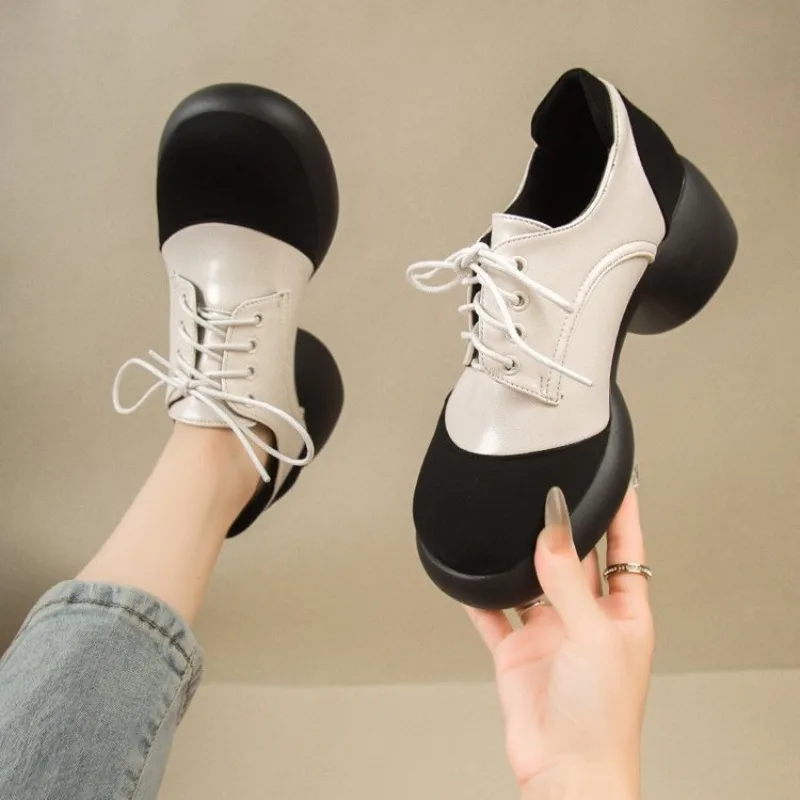 Женская обувь на толстой подошве со шнуровкой, новинка 2025, обувь Le Fu, повседневные маленькие кожаные туфли
Женская обувь на толстой подошве со шнуровкой, новинка 2025, обувь Le Fu, повседневные маленькие кожаные туфли