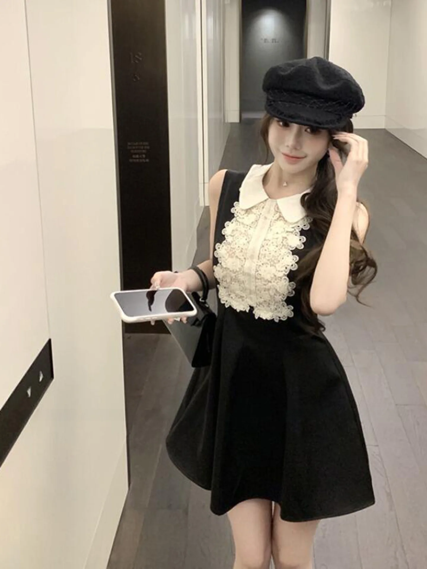 Black Lace Splice Doll Collar Slimming Dress Women's Fashion Spring Citywalk A-Line Skirt Style No-Sleeve Dresses
Black Lace Splice Doll Collar Slimming Dress Women's Fashion Spring Citywalk A-Line Skirt Style No-Sleeve Dresses