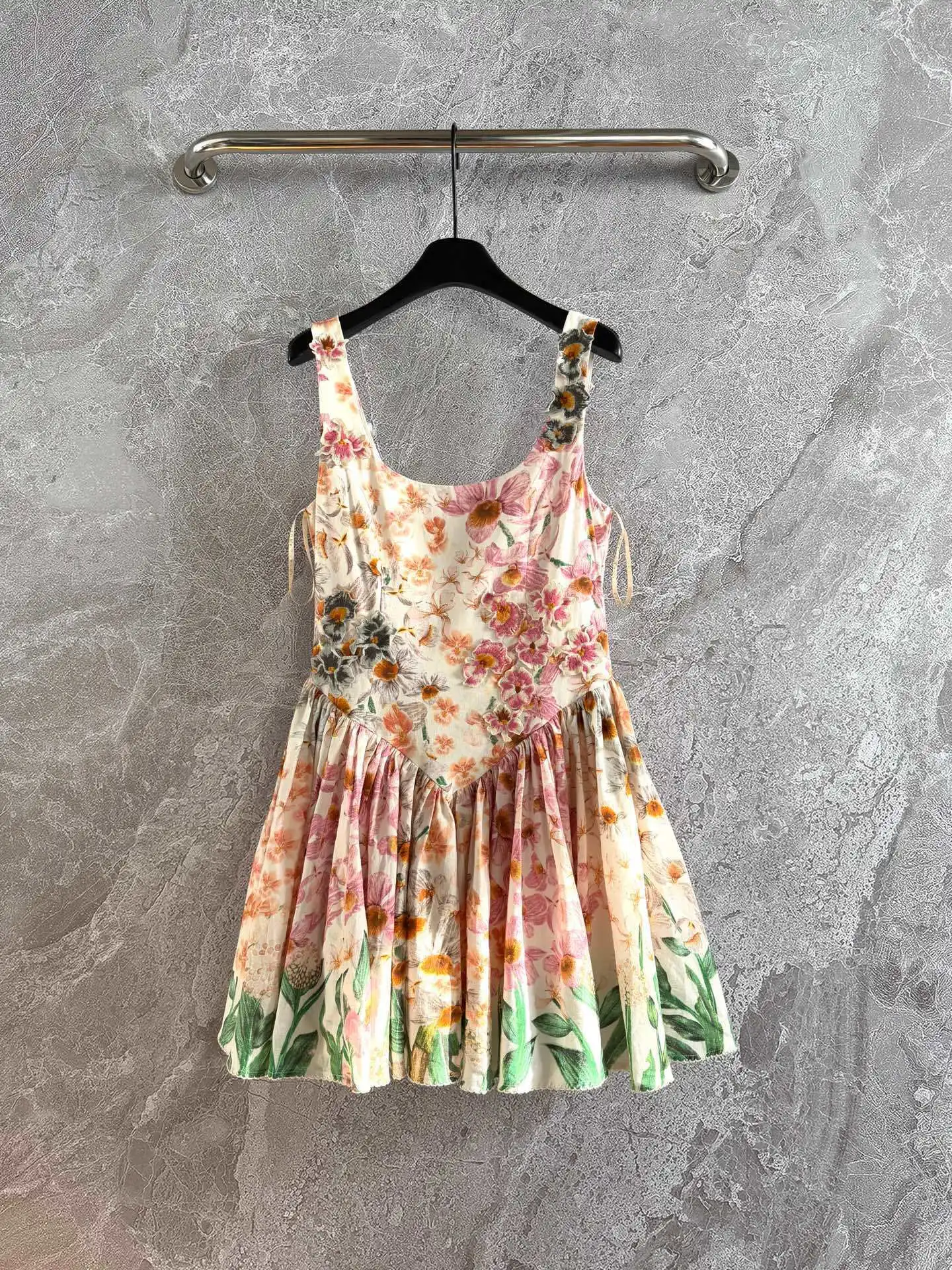 New Elegant, Fashionable, Exquisite Embroidered Flowers Large Swing A-line Dress for Women's Wear
New Elegant, Fashionable, Exquisite Embroidered Flowers Large Swing A-line Dress for Women's Wear