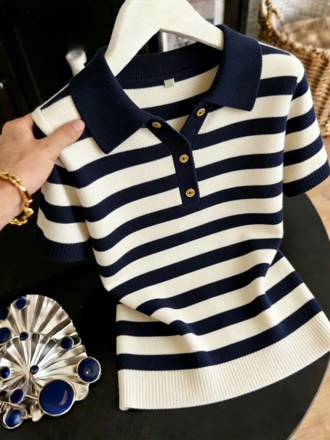 Loose Fit Ice Silk Short Sleeve Knitted Neck T-Shirt Women Summer Thin Fashion Casual Striped Top Trendy Loose Shirt
Loose Fit Ice Silk Short Sleeve Knitted Neck T-Shirt Women Summer Thin Fashion Casual Striped Top Trendy Loose Shirt