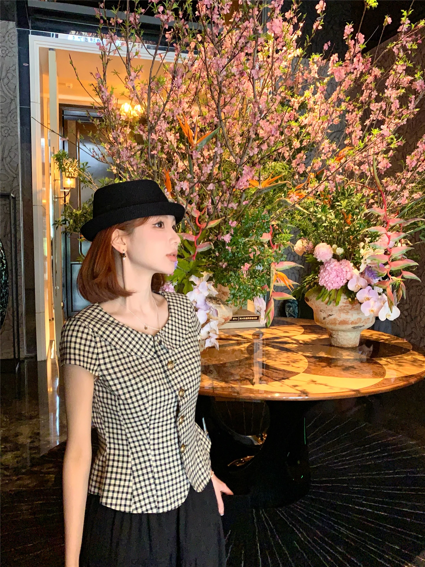 Art Cheese Retro Plaid Doll Collar Short Sleeve Casual Shirt Thin Cotton Polyester Blend Korean Style Commute Fashion for Girls
Art Cheese Retro Plaid Doll Collar Short Sleeve Casual Shirt Thin Cotton Polyester Blend Korean Style Commute Fashion for Girls