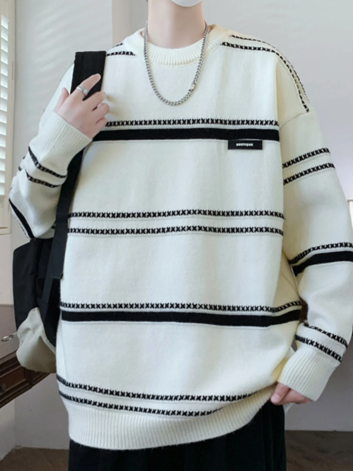 Свободный мужской вязаный свитер с полосатым узором, повседневная удобная теплая футболка базового слоя для осенне-зимнего сезона
Свободный мужской вязаный свитер с полосатым узором, повседневная удобная теплая футболка базового слоя для осенне-зимнего сезона