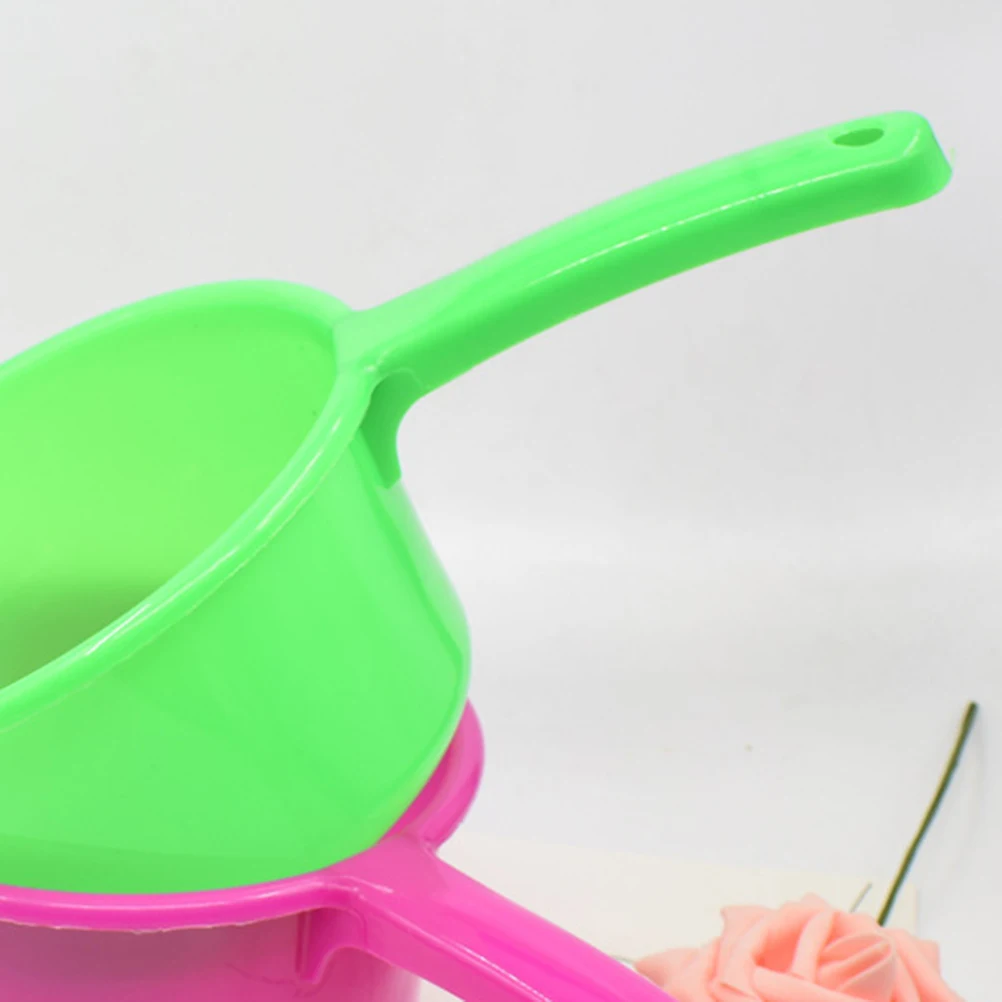 Large Plastic Water Ladle Spoon Bathing Shampooing Watering Flowers Kitchen Bathroom Home Use Scoop utensil Water Dipper
Large Plastic Water Ladle Spoon Bathing Shampooing Watering Flowers Kitchen Bathroom Home Use Scoop utensil Water Dipper