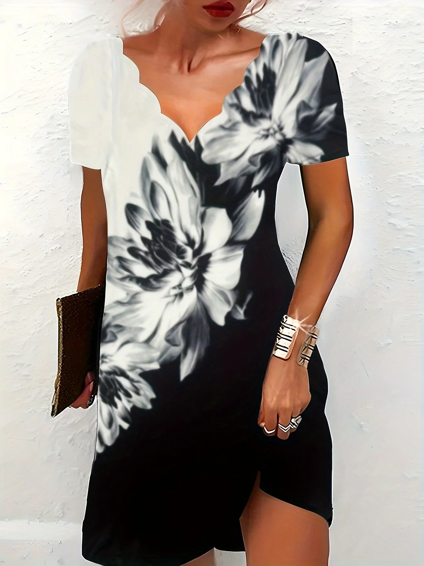 Spring and summer women's clothing, floral print v-neck dress, casual color block wave hem short sleeve dress
Spring and summer women's clothing, floral print v-neck dress, casual color block wave hem short sleeve dress