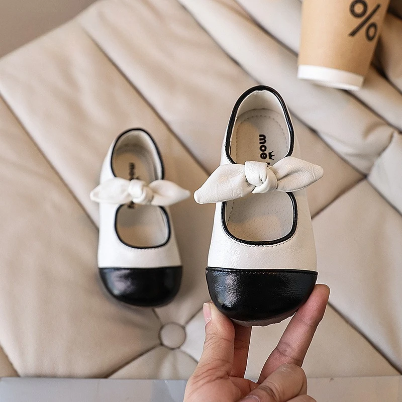 Простые детские туфли-балетки в стиле пэчворк для девочек, весна-осень, с круглым носком, повседневные кожаные туфли с бантом, модные детские туфли для принцесс
Простые детские туфли-балетки в стиле пэчворк для девочек, весна-осень, с круглым носком, повседневные кожаные туфли с бантом, модные детские туфли для принцесс