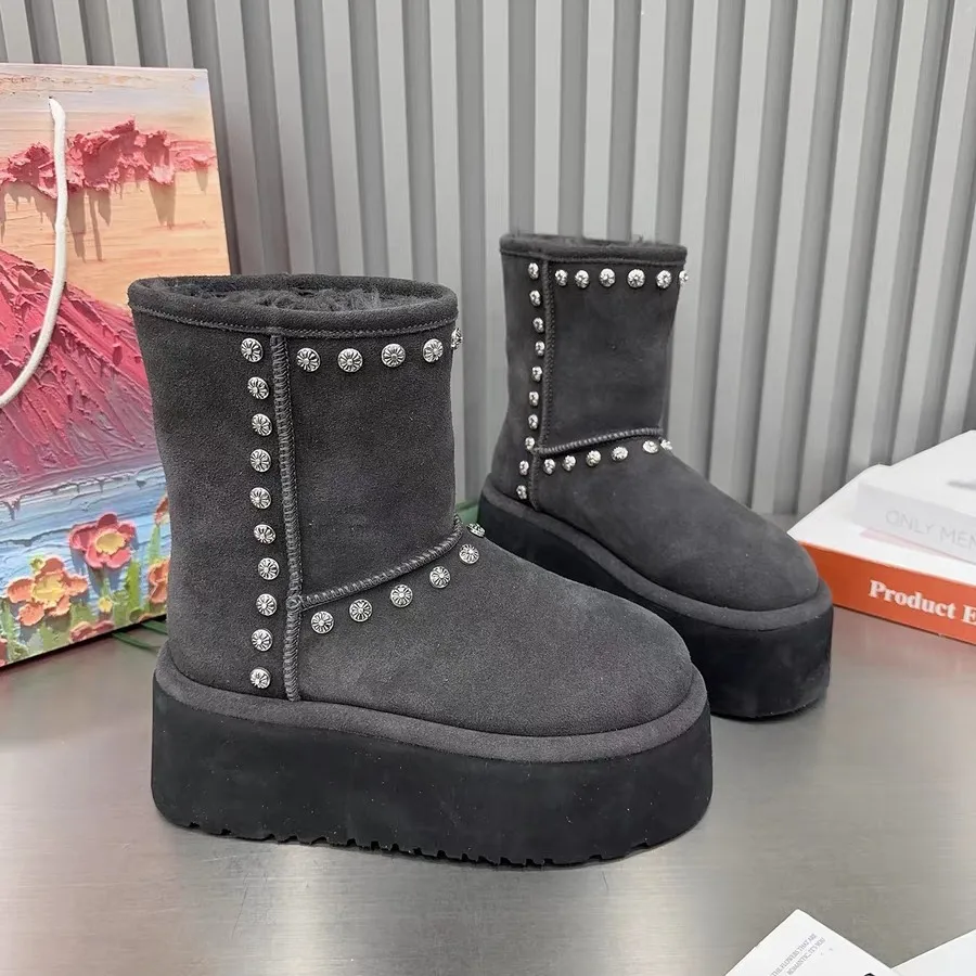 2026 New Winter Slimming Snow Boots for Women, Fashion Studded Thick-Soled, Fleece-Lined, Warm, Non-Slip Mid-Calf Cotton Boots
2026 New Winter Slimming Snow Boots for Women, Fashion Studded Thick-Soled, Fleece-Lined, Warm, Non-Slip Mid-Calf Cotton Boots