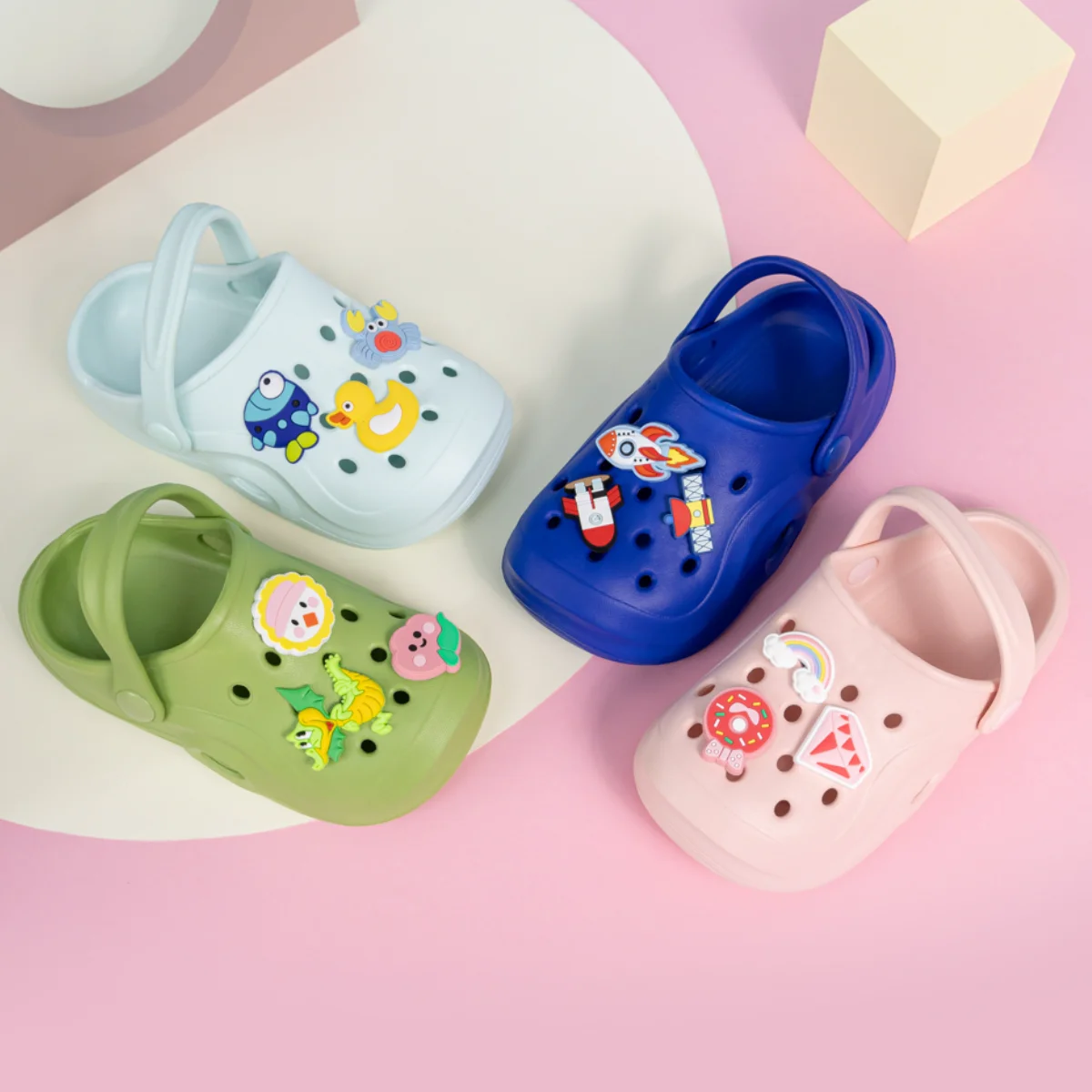 Children's Cartoon Sandals Summer EVA Anti-slip Wear-resistant Slippers Popular Material 4-Colors Lightweight Hole Shoes
Children's Cartoon Sandals Summer EVA Anti-slip Wear-resistant Slippers Popular Material 4-Colors Lightweight Hole Shoes