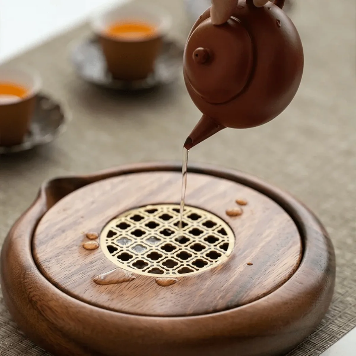 Gongfu Tea Tray Walnut Wooden Tea Board with Drainage Anti Slip Serving Table for Chinese Tea Ceremony Home Office Use
Gongfu Tea Tray Walnut Wooden Tea Board with Drainage Anti Slip Serving Table for Chinese Tea Ceremony Home Office Use