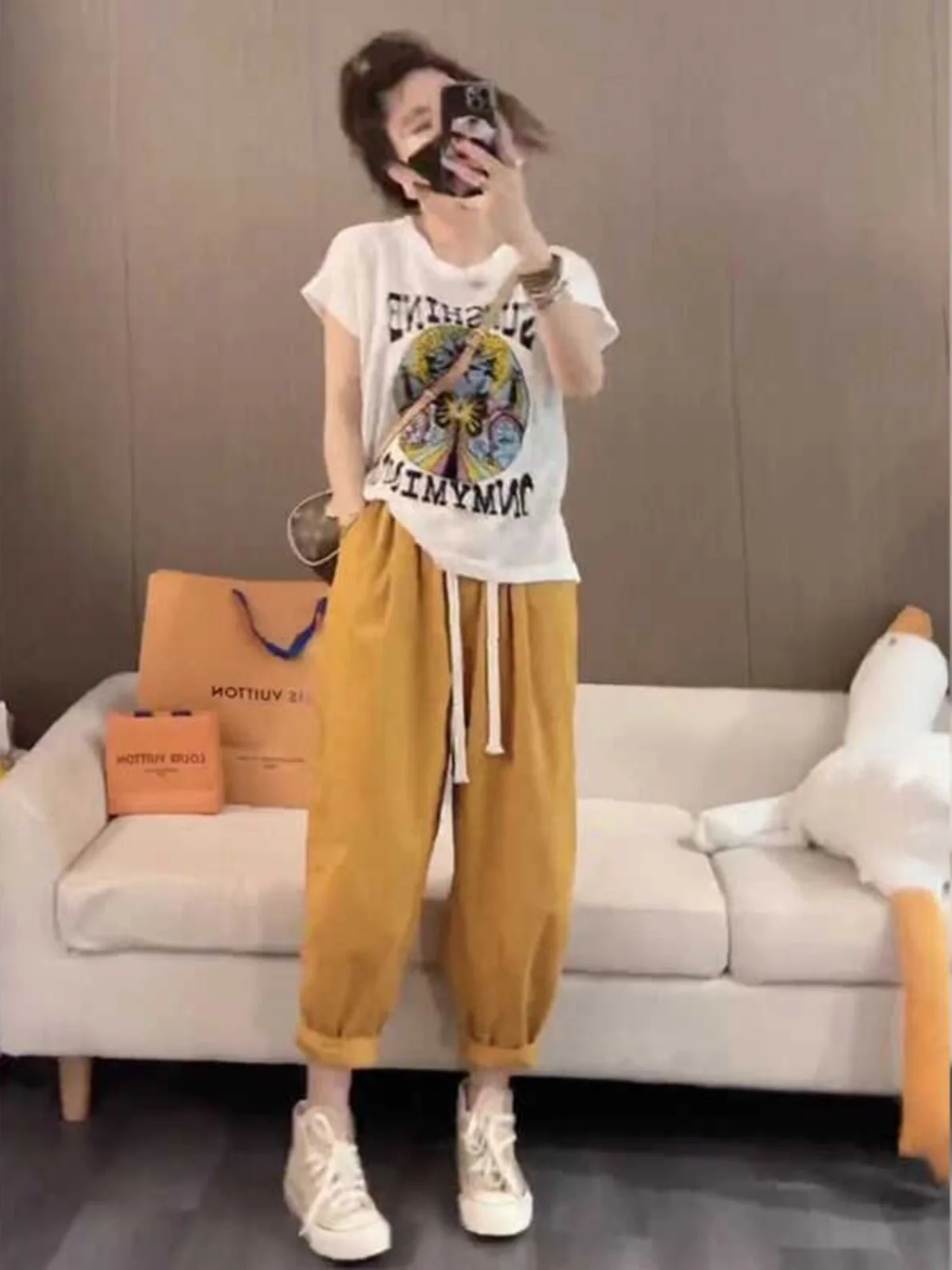 Summer Fashionable Short Sleeve T-Shirt Top And Harlan Pants Two Piece Set for Women Casual Vivid Color Younglooking Ensemble
Summer Fashionable Short Sleeve T-Shirt Top And Harlan Pants Two Piece Set for Women Casual Vivid Color Younglooking Ensemble