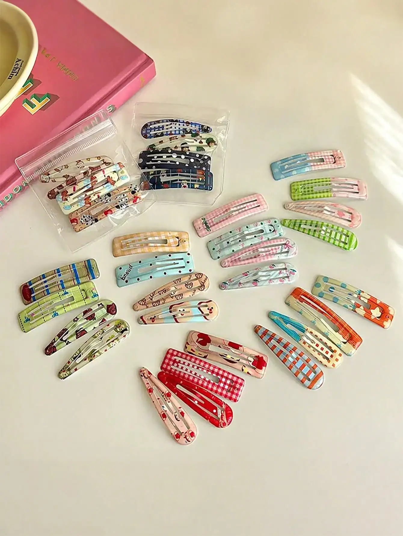 4pcs Cute Printed Hair Clips with Plaid & Polka Dot Patterns, Lightweight Snap Clips for Bangs and Side Hair
4pcs Cute Printed Hair Clips with Plaid & Polka Dot Patterns, Lightweight Snap Clips for Bangs and Side Hair