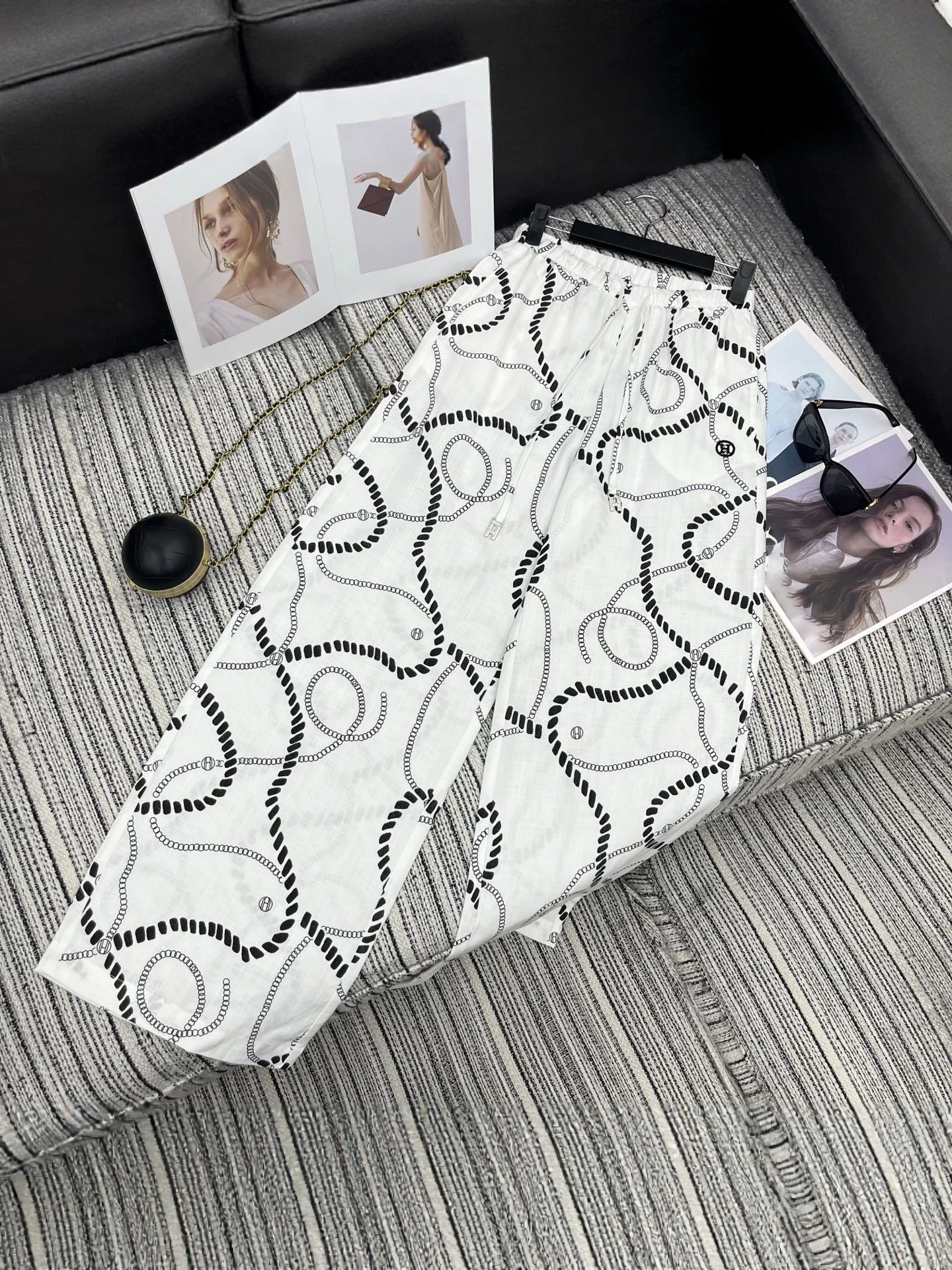New 2026 Spring Summer Women's Casual Pants Wide Leg Cotton Linen Letter Print Elastic Waist Comfortable Breathable Loose Fit
New 2026 Spring Summer Women's Casual Pants Wide Leg Cotton Linen Letter Print Elastic Waist Comfortable Breathable Loose Fit