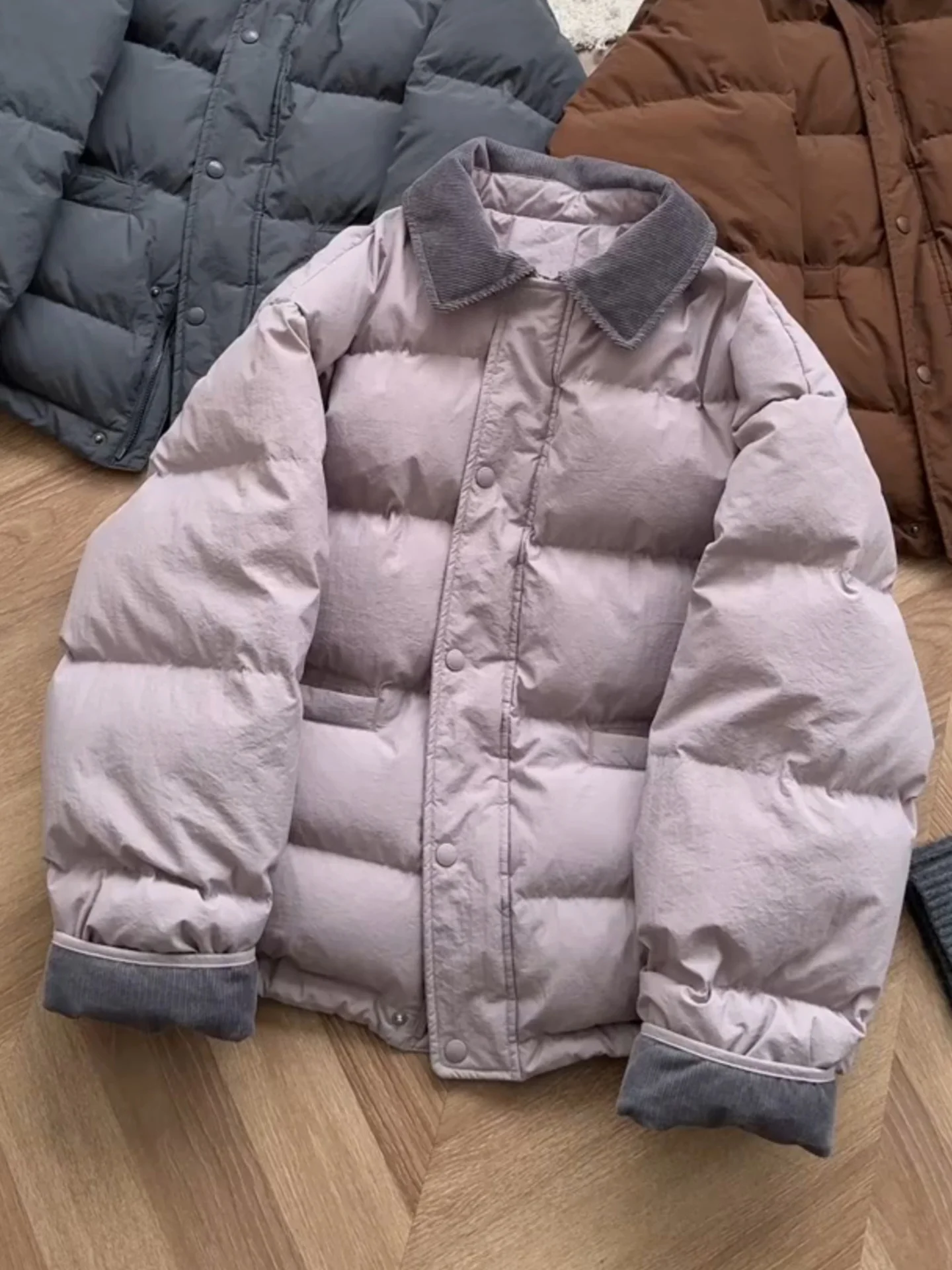 Korean Style Women's Thickened down Cotton Jacket 2025 Winter Warm Short Bread Style Coat Stand Collar Single Button Closure
Korean Style Women's Thickened down Cotton Jacket 2025 Winter Warm Short Bread Style Coat Stand Collar Single Button Closure