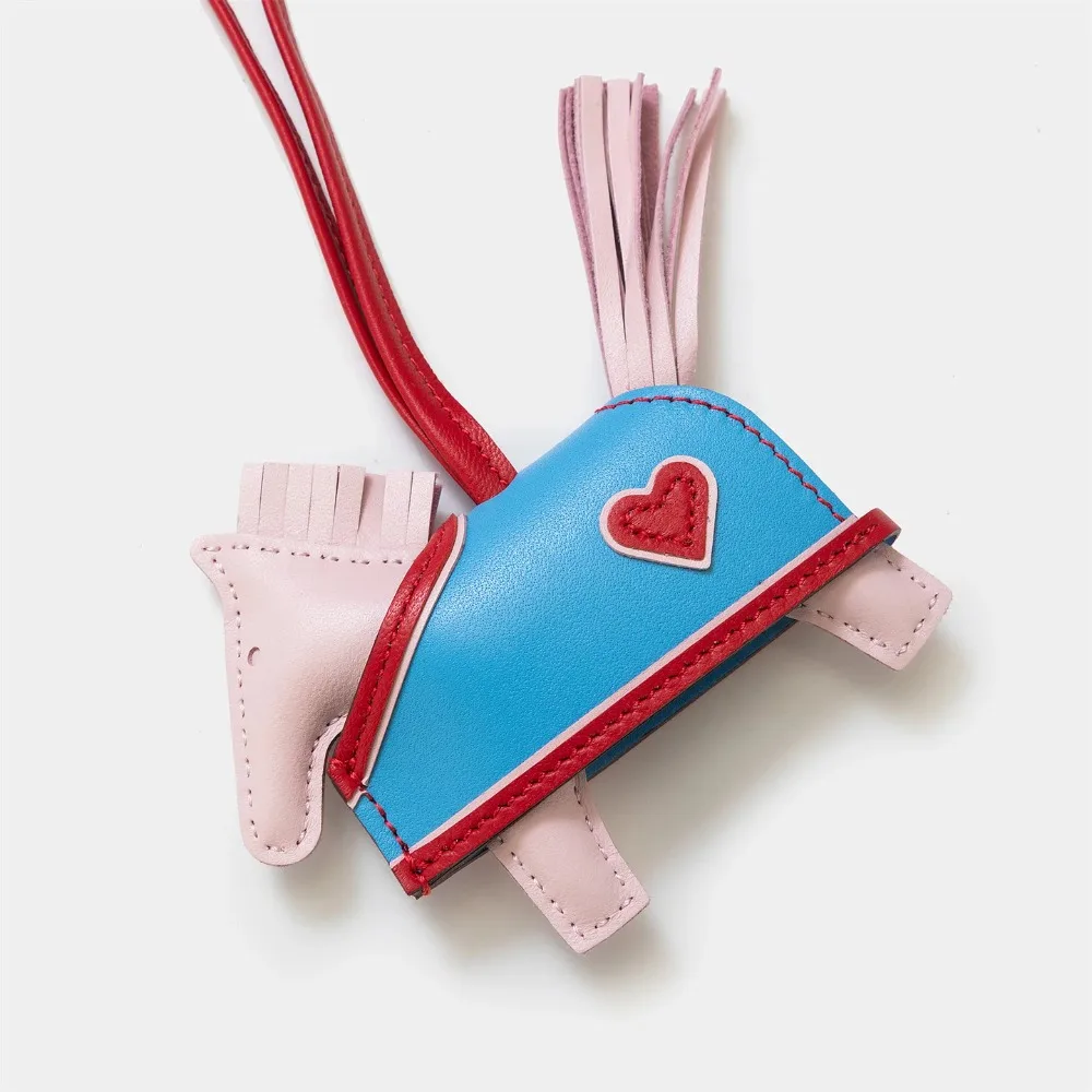 Exquisite Hand-Stitched Wax Thread Horse Charm Lambskin Heart Coat Pegasus Bag Pendant Gift
Exquisite Hand-Stitched Wax Thread Horse Charm Lambskin Heart Coat Pegasus Bag Pendant Gift