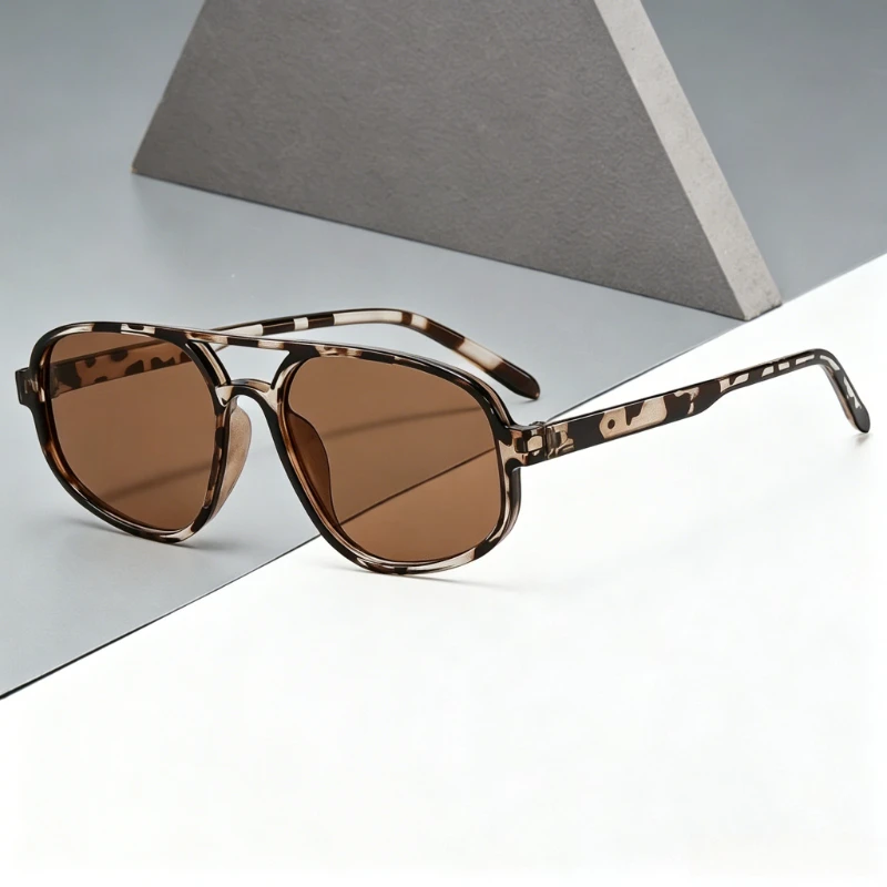 Fashionable Retro Large-frame UV-protective Sunglasses 2026 Versatile Street Photography Driving Pilot Double-bar Glasses
Fashionable Retro Large-frame UV-protective Sunglasses 2026 Versatile Street Photography Driving Pilot Double-bar Glasses
