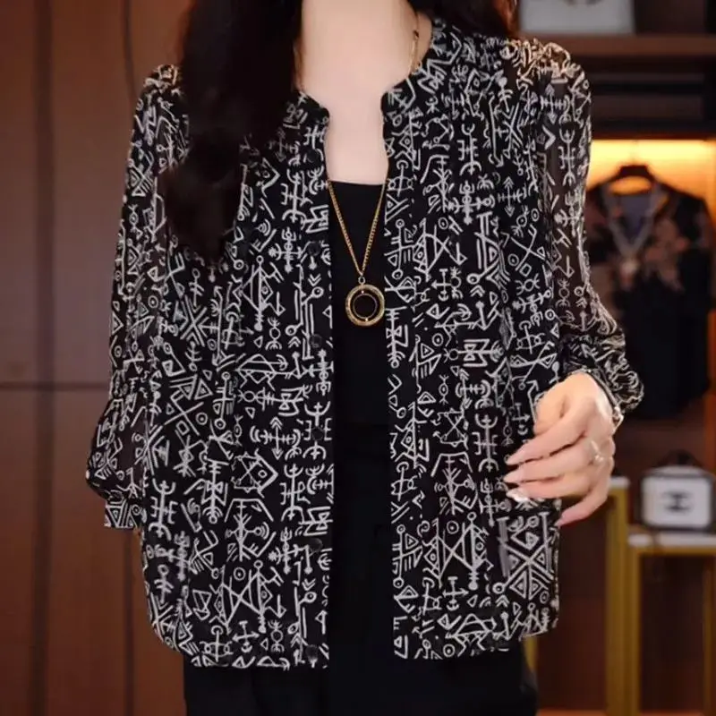 Elderly and Middle-aged Mother's Loose and Fashionable Floral Print Cardigan Top New Summer Style Large Size Sun Protection
Elderly and Middle-aged Mother's Loose and Fashionable Floral Print Cardigan Top New Summer Style Large Size Sun Protection