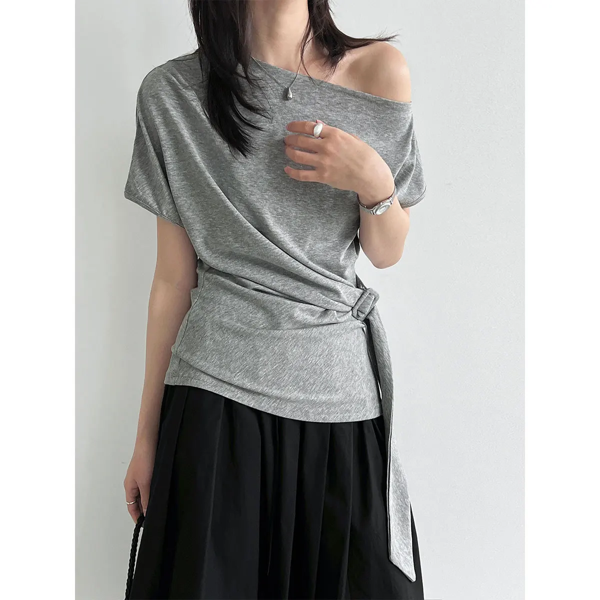 2026 New Women Short Sleeve Sexy One Shoulder Summer T Shirts Slim Body Casual Tees Women Tops Clothes Pull Femme
2026 New Women Short Sleeve Sexy One Shoulder Summer T Shirts Slim Body Casual Tees Women Tops Clothes Pull Femme