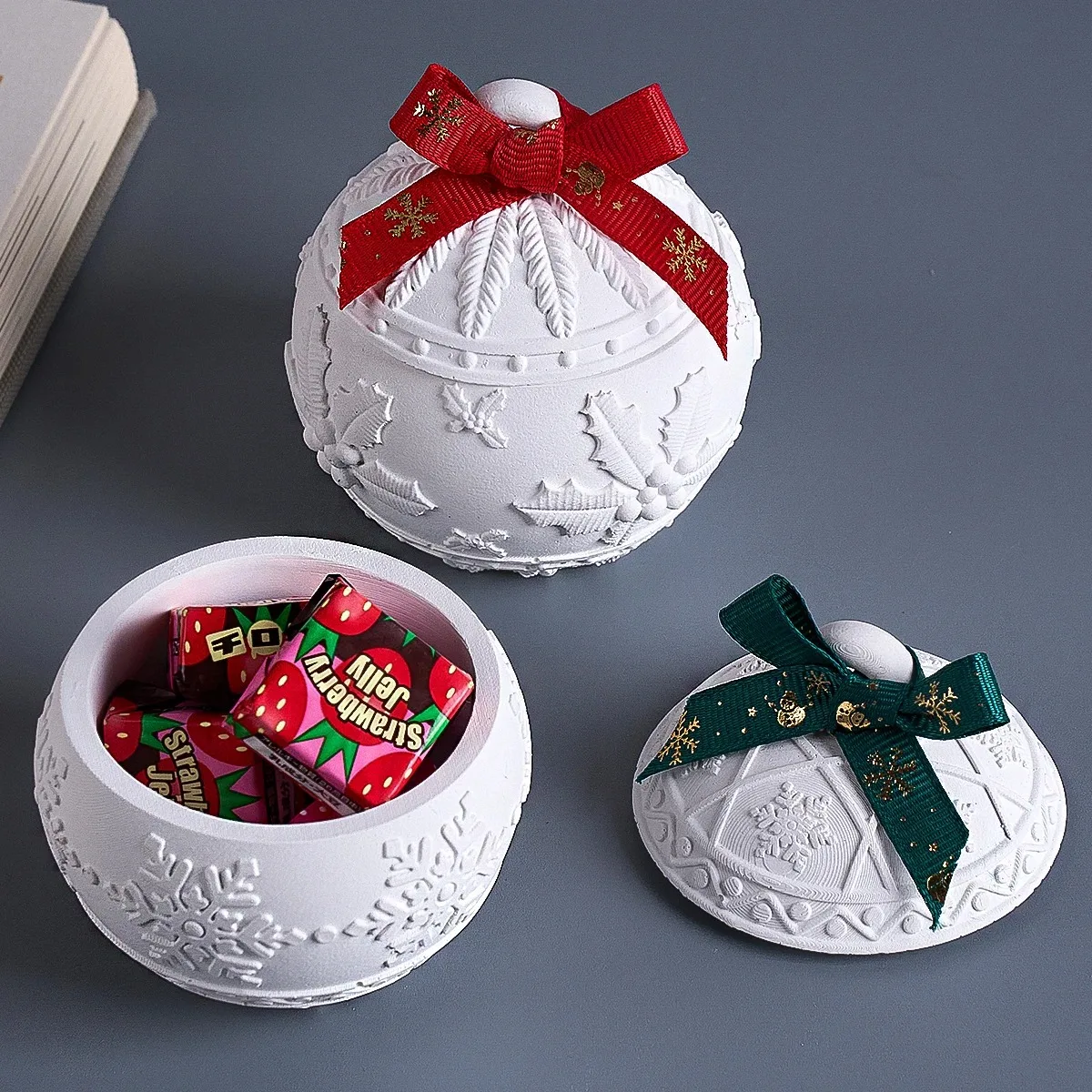 Christmas Round Ball Jar Silicone Mold with Lids DIY Handmade Concrete Relief Snows Berry Scented Candle Vessel Molds Xmas Decor
Christmas Round Ball Jar Silicone Mold with Lids DIY Handmade Concrete Relief Snows Berry Scented Candle Vessel Molds Xmas Decor